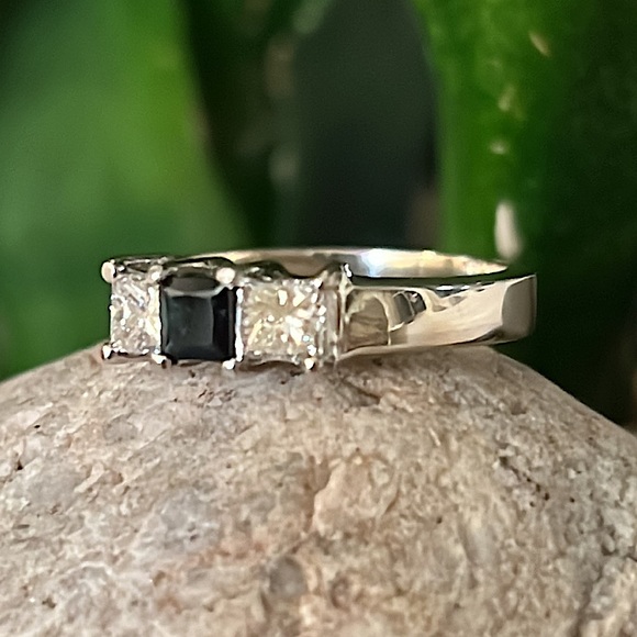 14k gold diamond and sapphire ring - Picture 6 of 12